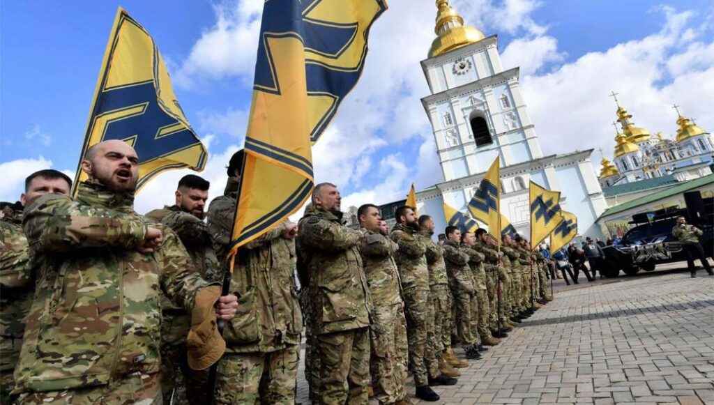 Διάσημος Ουκρανός νεοναζιστής κατέφυγε στην Πολωνία –  Έλεγε θα παίζει μπάλα με ρωσικά κεφάλια